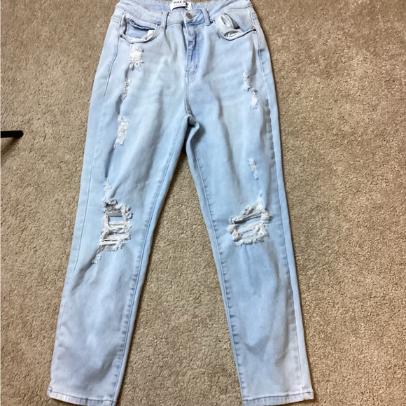 Two light blue jeans one is a bit baggy jeans - Picture 2 of 7